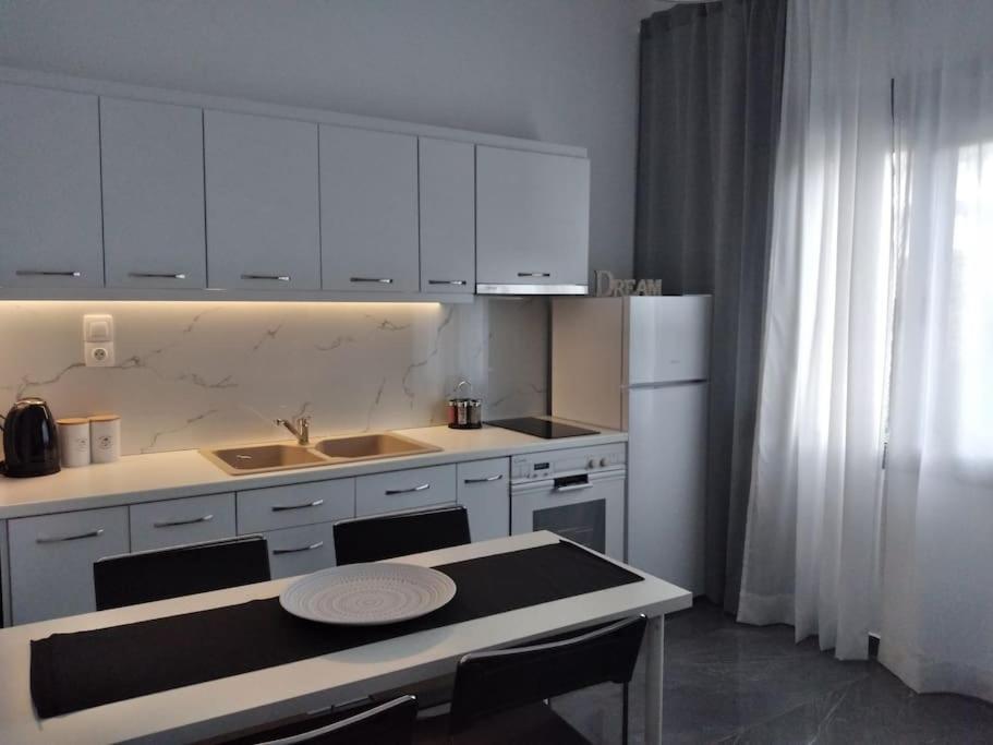D4 Central Luxury Apartment Volos Exteriör bild